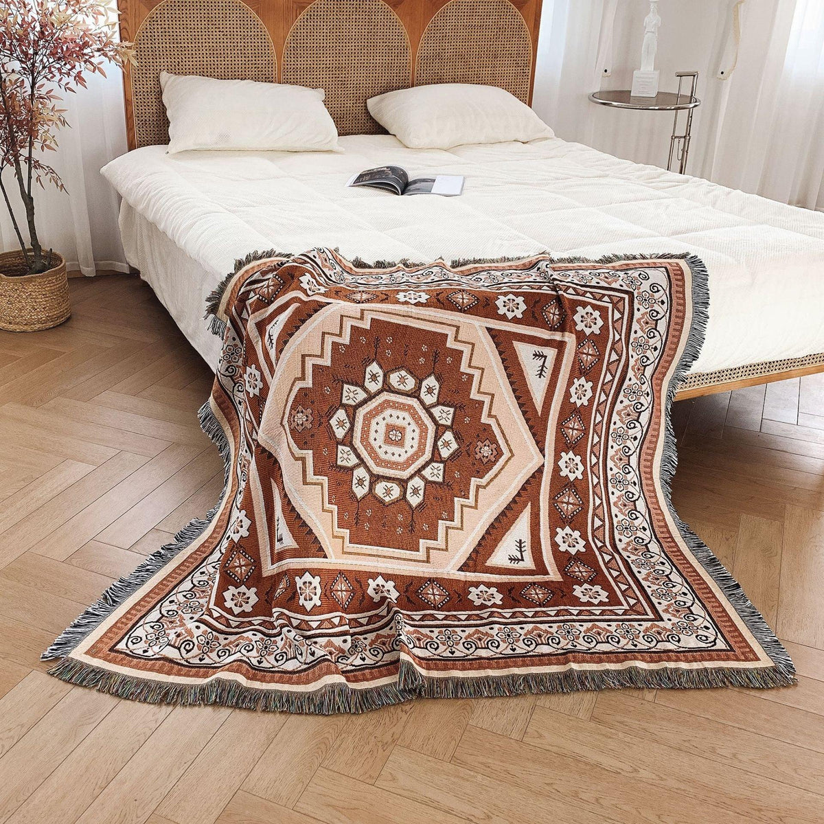 Anbyra Throw Blanket