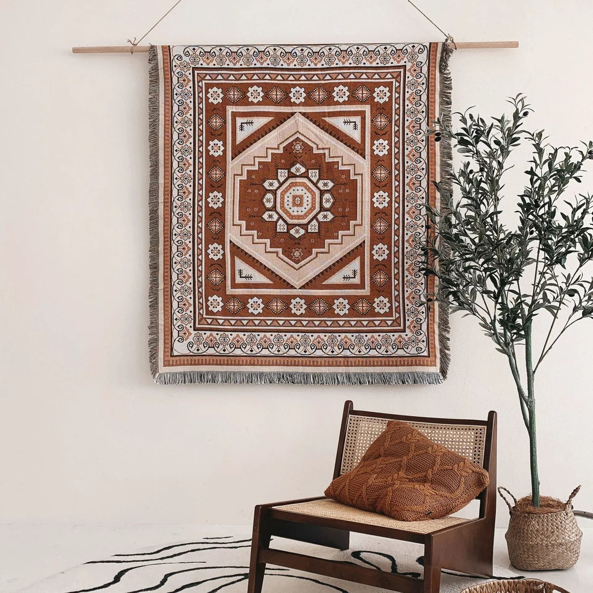Anbyra Throw Blanket