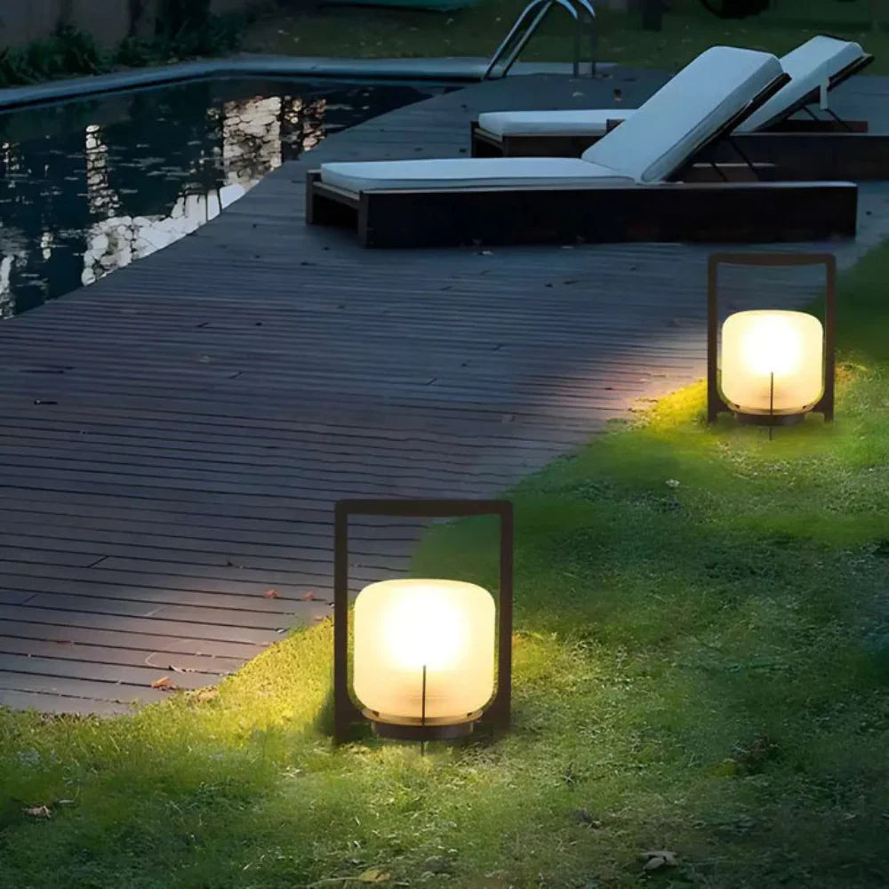 Bryanta Outdoor Lamp