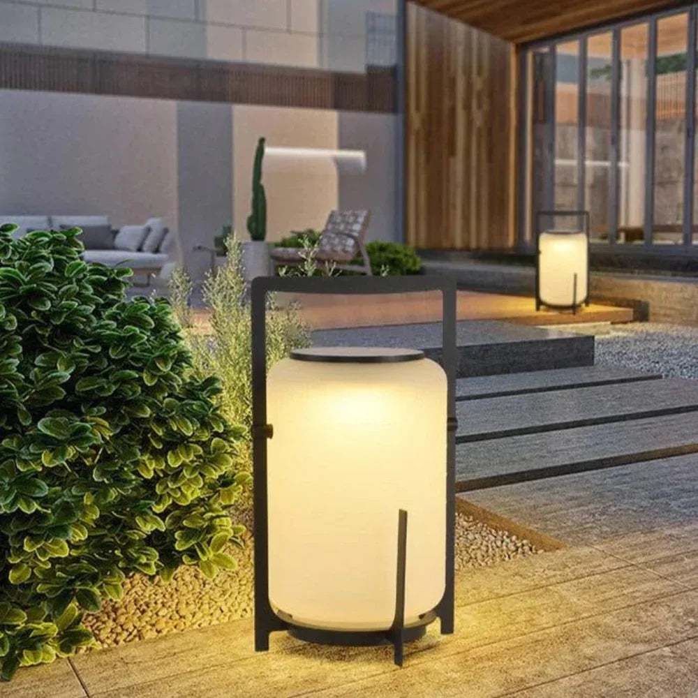 Bryanta Outdoor Lamp