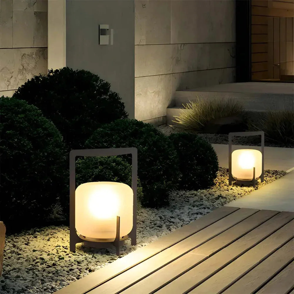 Bryanta Outdoor Lamp