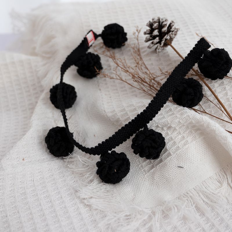Decorative Border with Pompons | TheKanta
