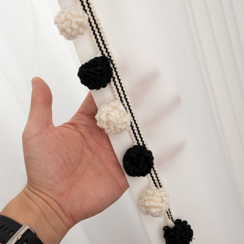 Decorative Border with Pompons | TheKanta