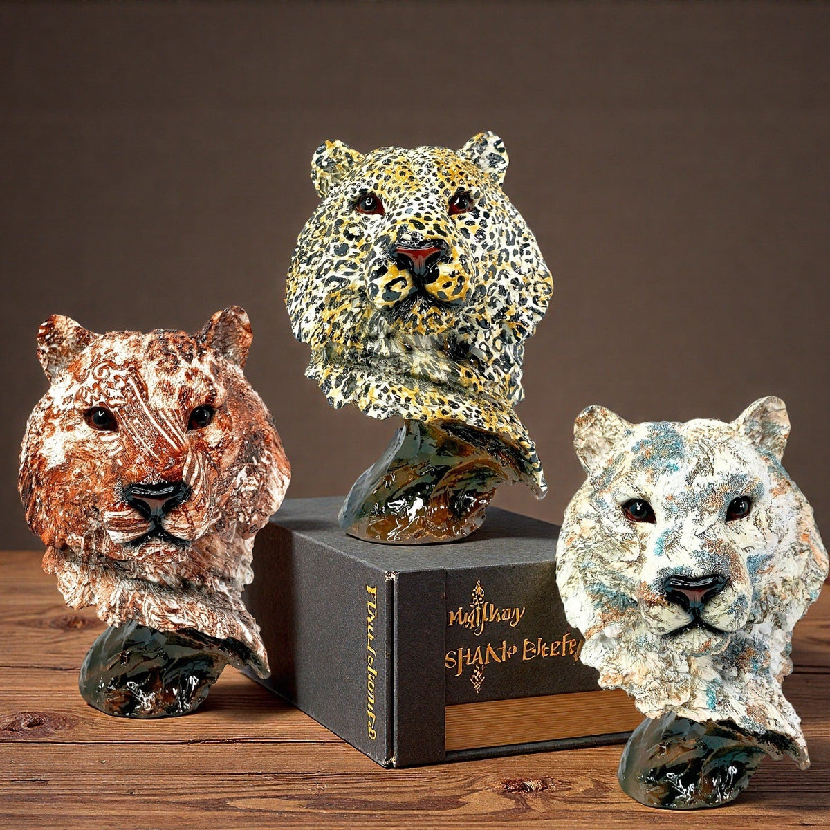 Decorative Figure White Brown | TheKanta