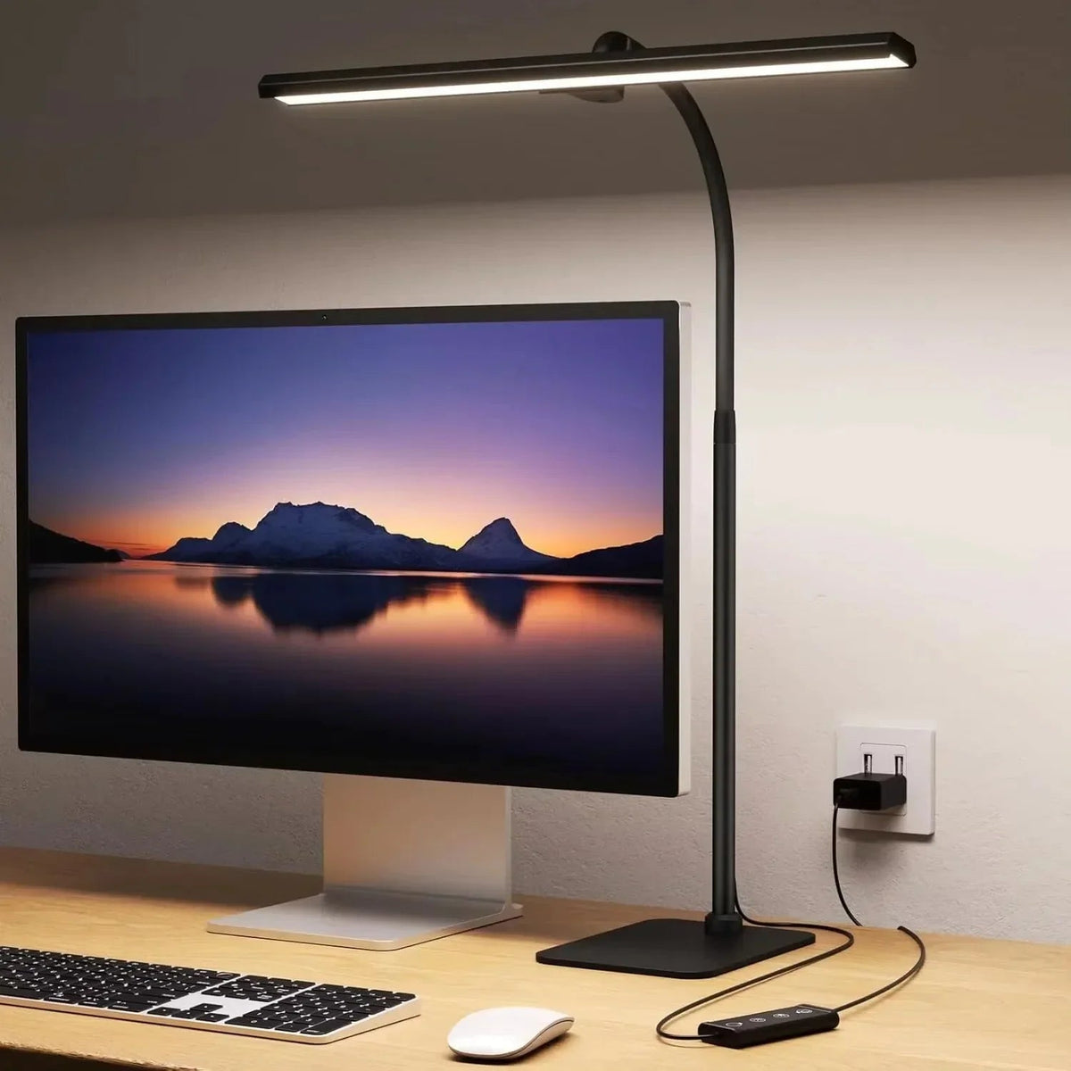 Jorlynta Desk Lamp