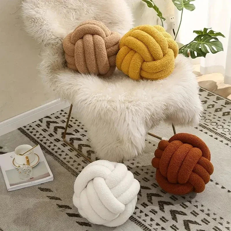 Linsova Pillow
