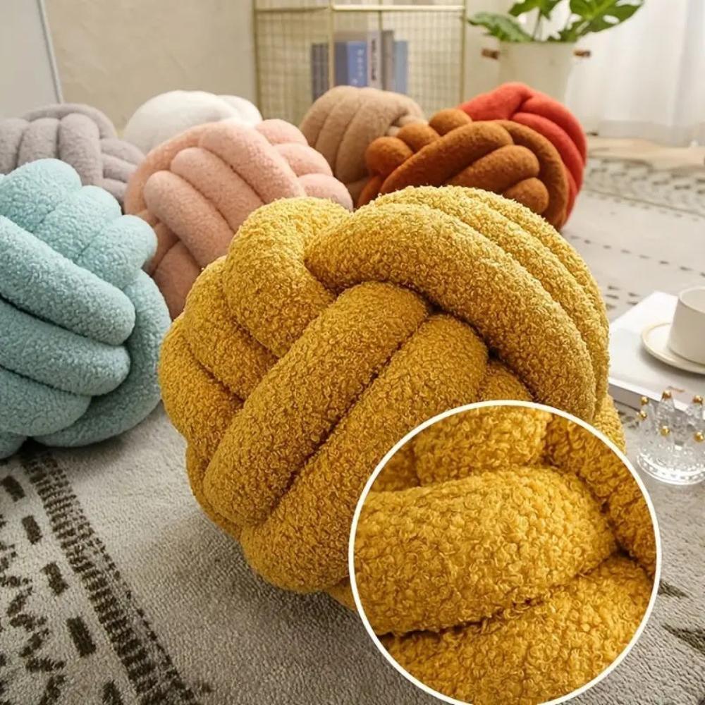 Linsova Pillow