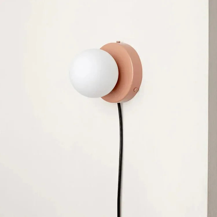 Lorvunda Wall Lamp
