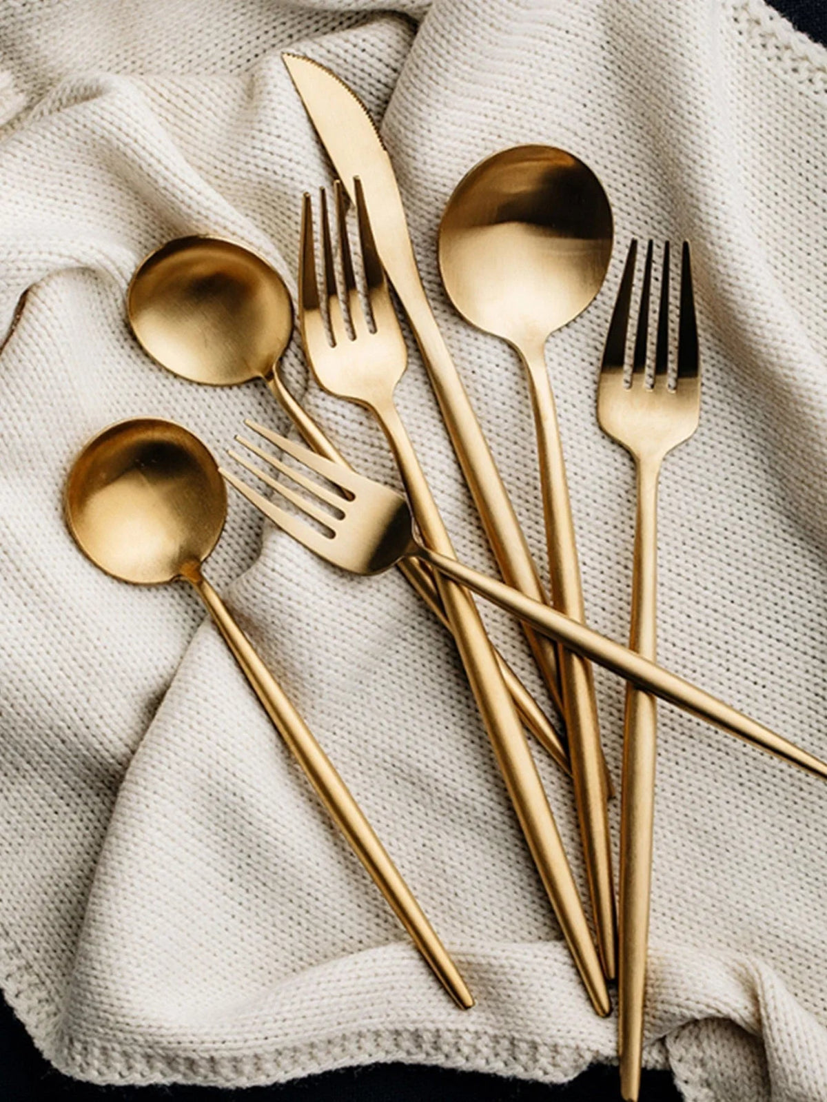 Relnura 24-Piece Cutlery Set