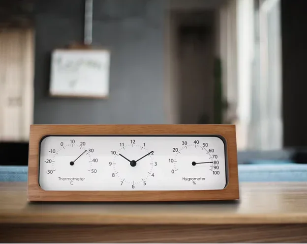 Renndirra Desk Clock