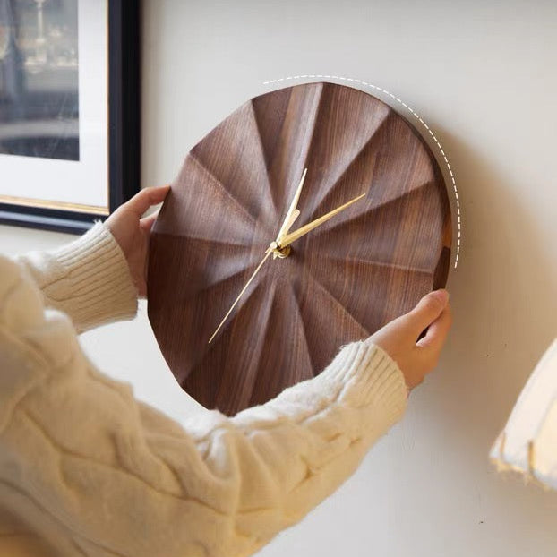 Ulnunda Wall Clock