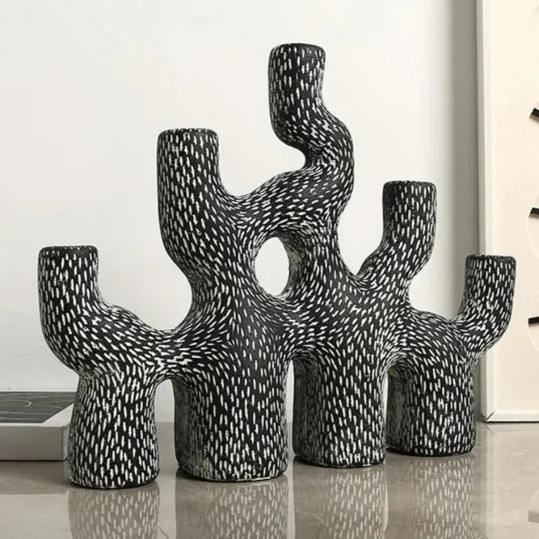 Vallola Holder