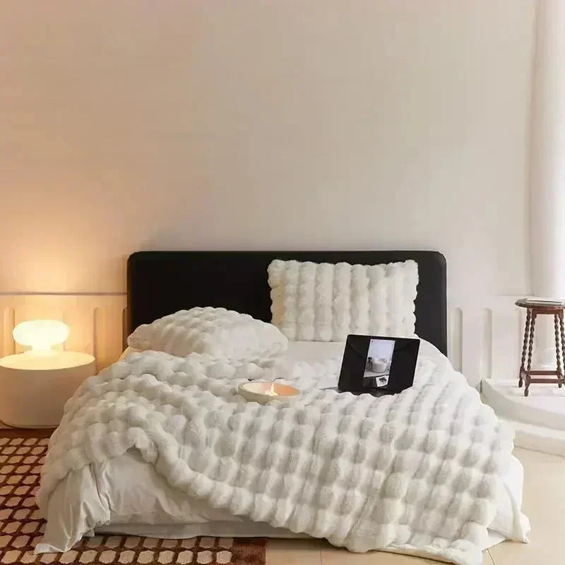 Valunda Polyester Faux Fur Blanket