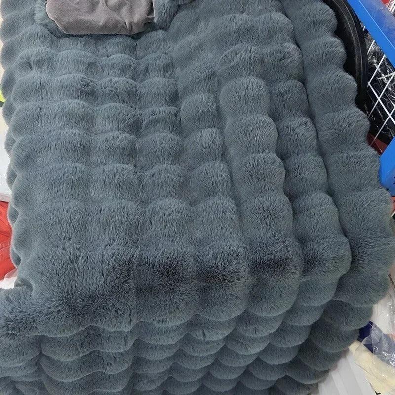 Valunda Polyester Faux Fur Blanket
