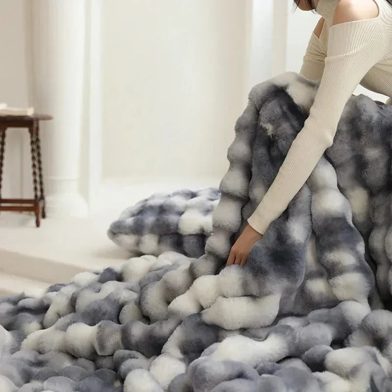 Valunda Polyester Faux Fur Blanket