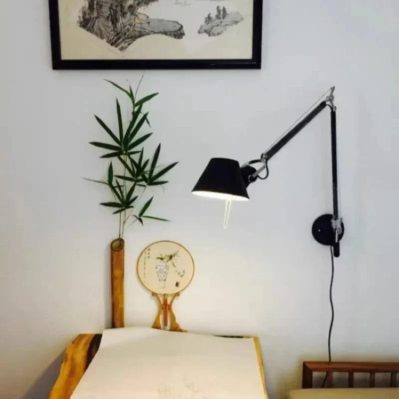 Wenstola Adjustable Wall Light