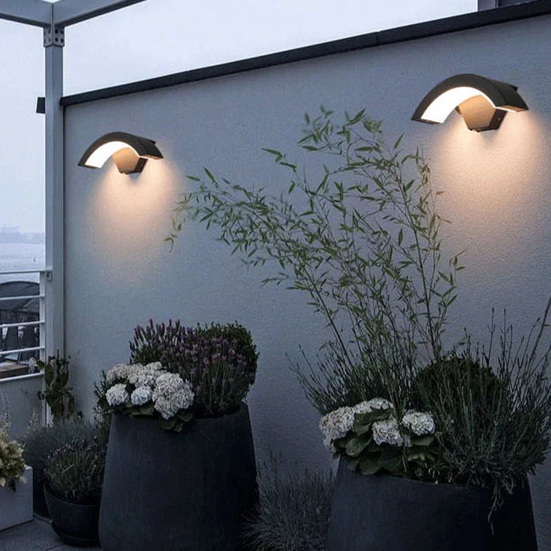 Yarbarno Outdoor Wall Lamp